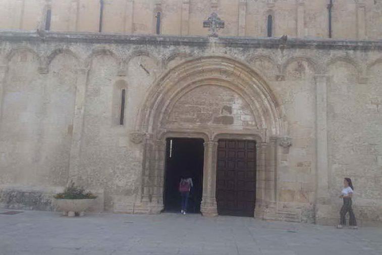 L'ingresso della basilica (L'Unione Sarda - Pala)