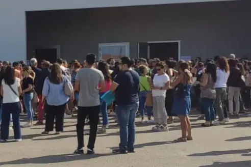 La folla a Oristano per il concorso (foto Guarna)
