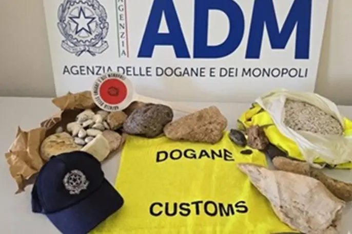 Ciottoli e sabbia sequestrati a Porto Torres