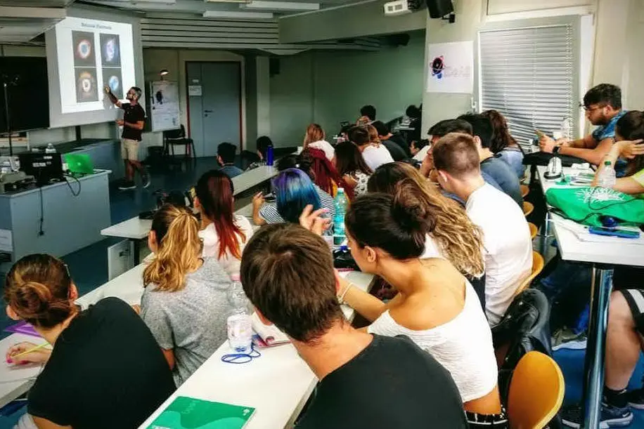 Studenti al lavoro (foto UniCa)