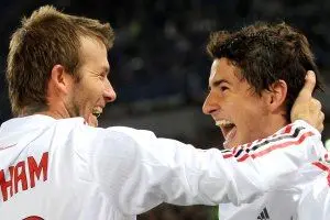 Beckham festeggia Pato per la doppietta realizzata (foto: Ansa)