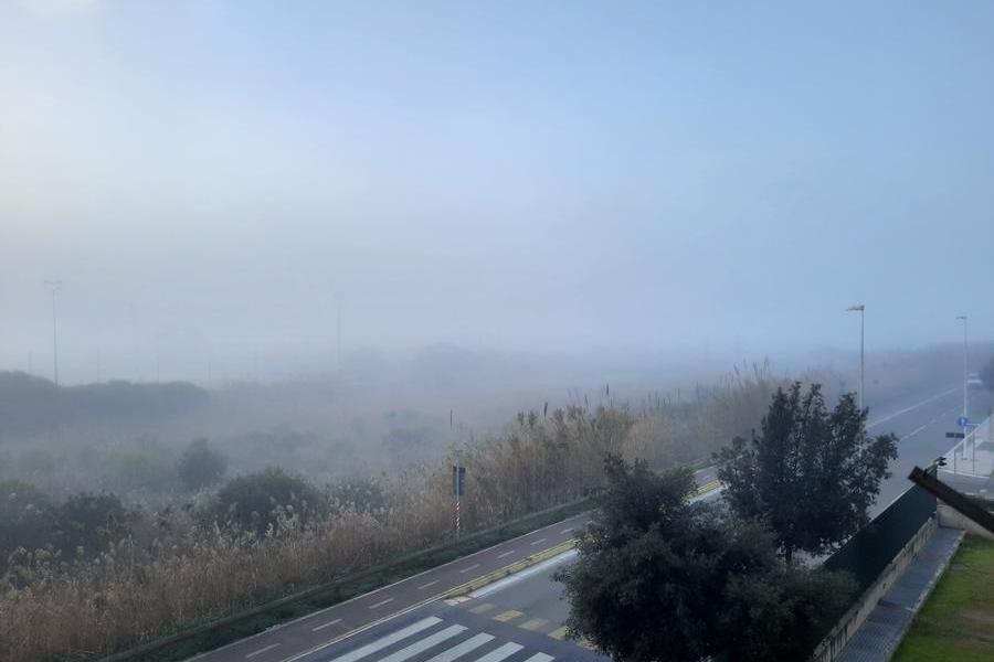 Nebbia sul Cagliaritano, ritardi e disagi all'aeroporto di Elmas