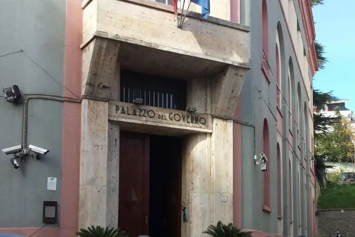 La sede della prefettura di Nuoro (Ansa)