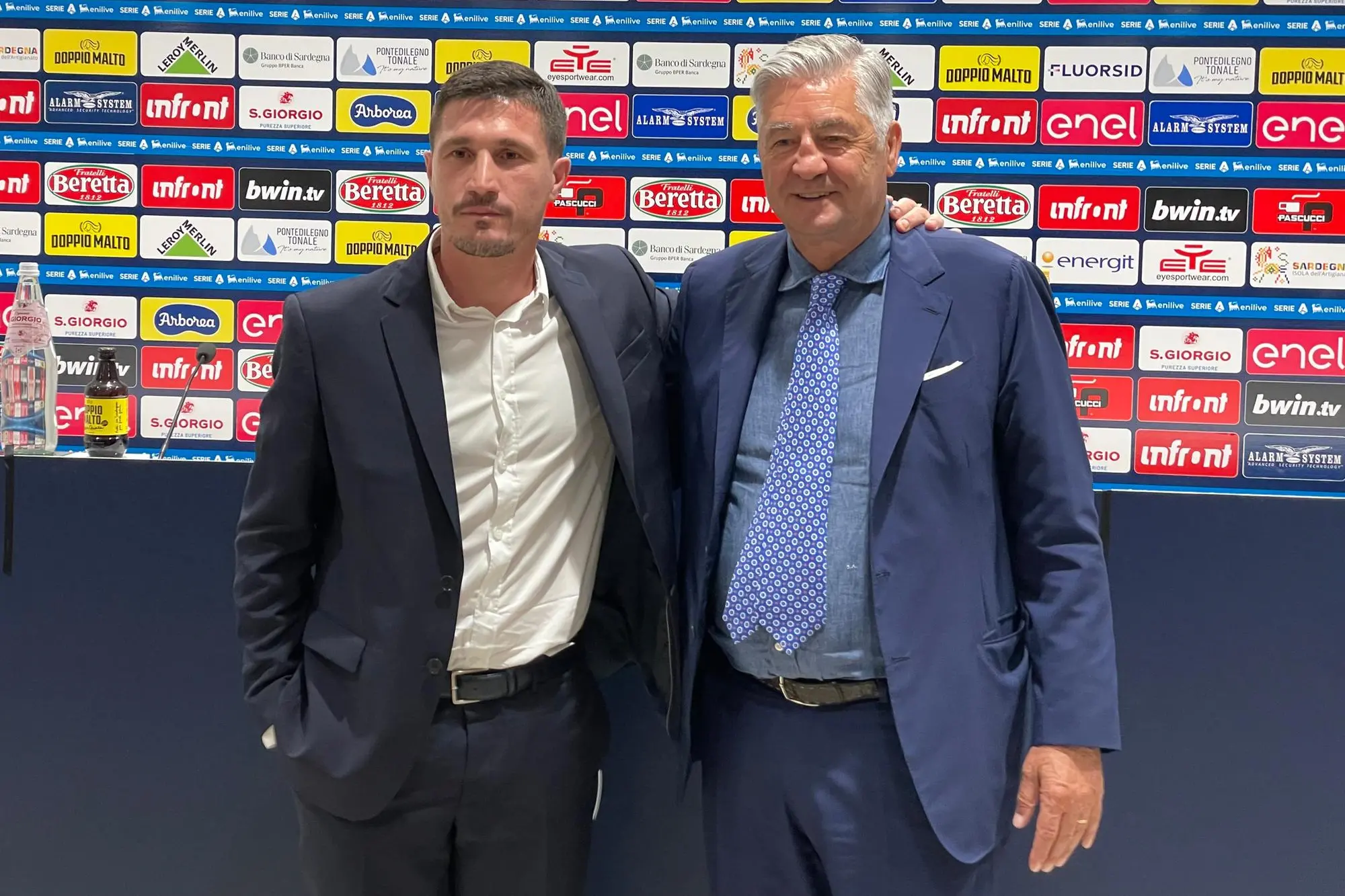 Fabio Pisacane e Guido Angelozzi, allenatore e direttore sportivo del Cagliari (foto Spignesi)
