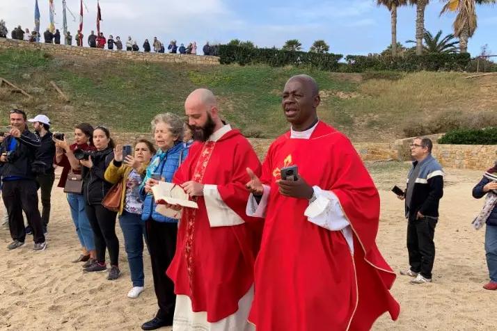 La benedizione nella spiaggia di Balai (L'Unione Sarda - Pala)