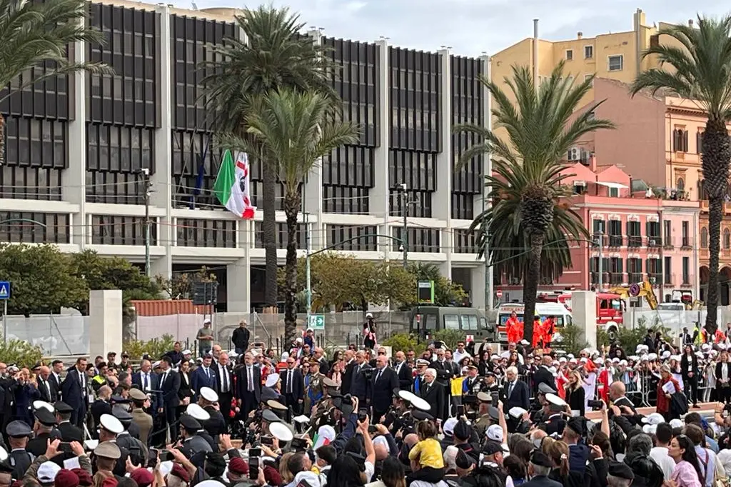 Il presidente della Repubblica Sergio Mattarella al porto di Cagliari per la Festa delle forze armate.  	Le immagini.  	(Unioneonline)