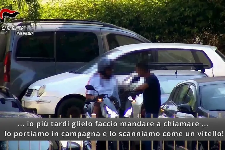 Un fermo immagine di un video di intercettazione dei carabinieri di Palermo (Ansa)