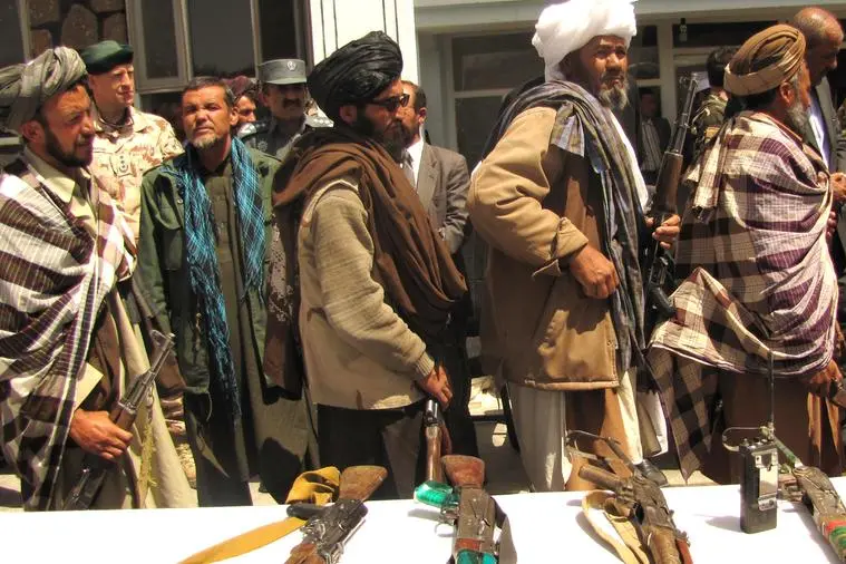 Talebani riconsegnano le armi per la conciliazione (foto Wikipedia)