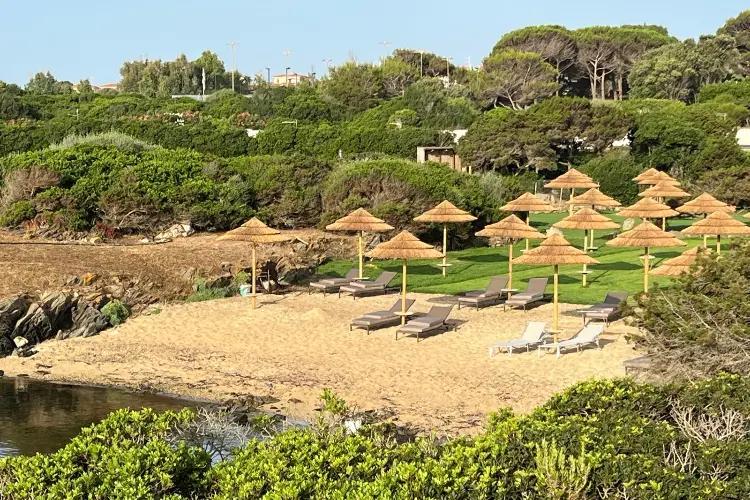 Un tratto della spiaggia di Cala Lupo a Stintino (foto concessa)