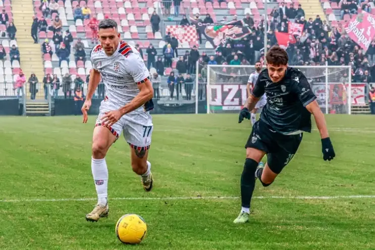 Zecca in azione sul campo della Ternana (foto Torres)