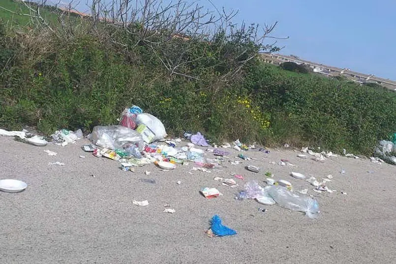 Discariche a Funtana Cherchi (foto M. Pala)