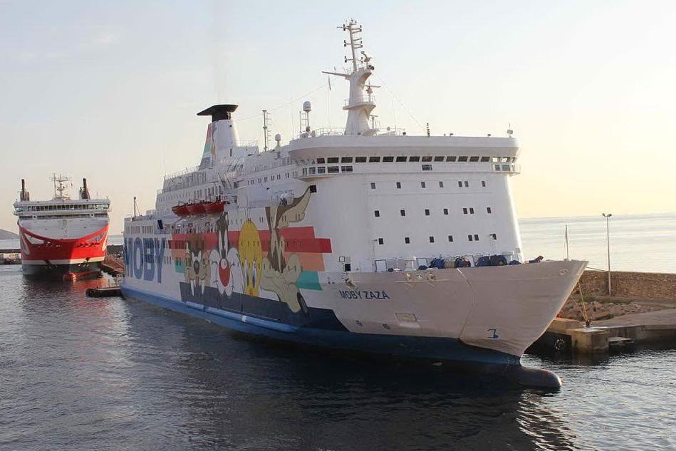 Migranti: salgono a 30 i contagiati sulla nave quarantena a Porto Empedocle