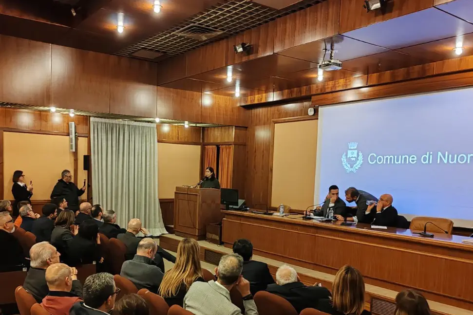 Il consiglio comunale aperto a Nuoro (Foto Ufficio Stampa RAS)