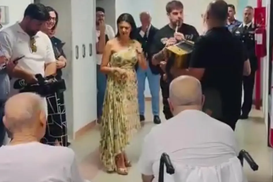 Il concerto all'ospedale Sirai. (Foto a. s.)