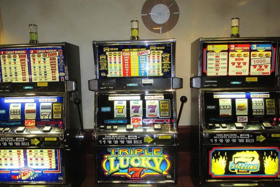 Narcao, razzia al bar: rubate due slot machine