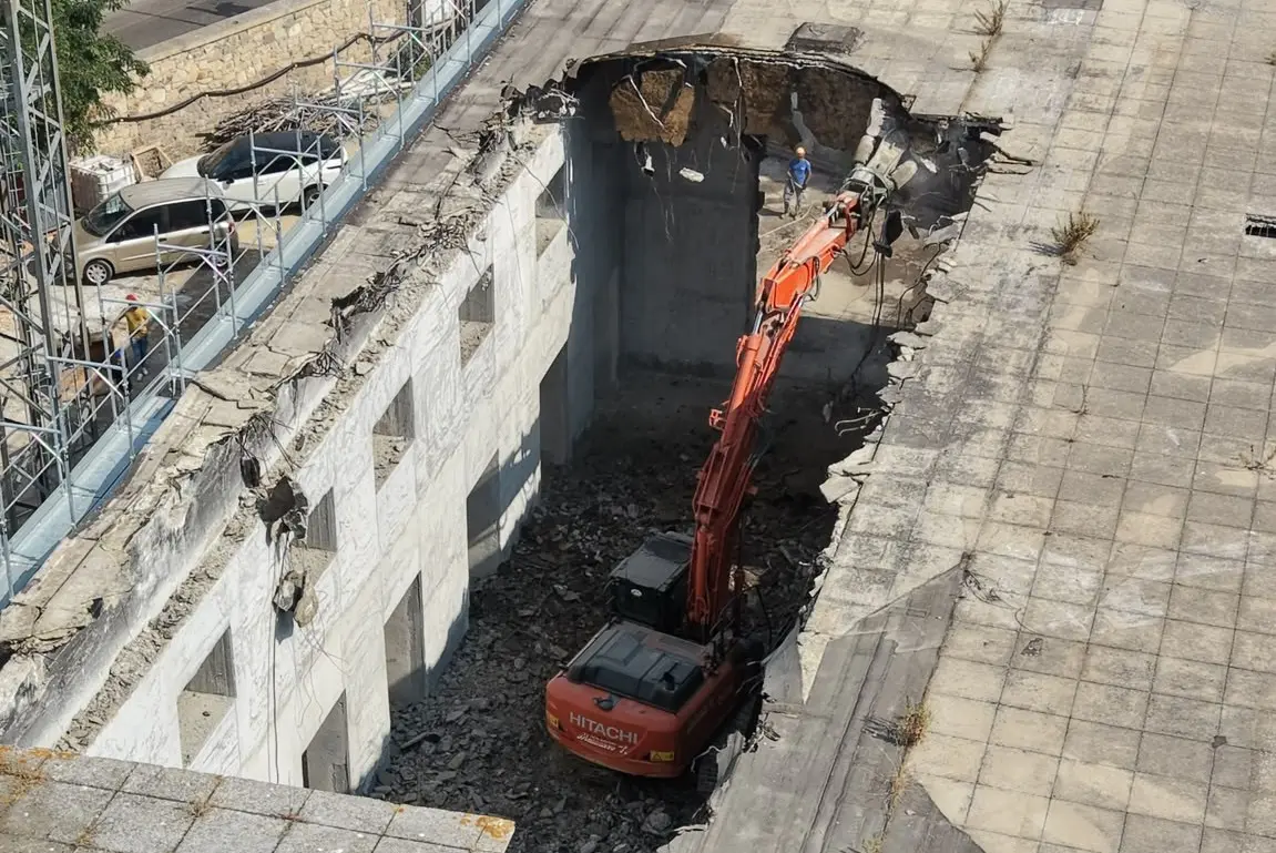 Lavori nell'ex Centrale Elettrica di via XXV Aprile