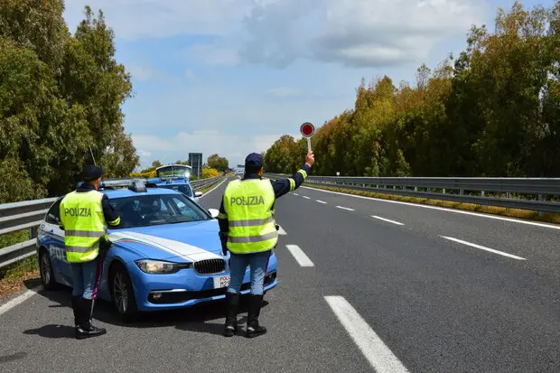Polizia stradale (immagine simbolo, foto Ansa)
