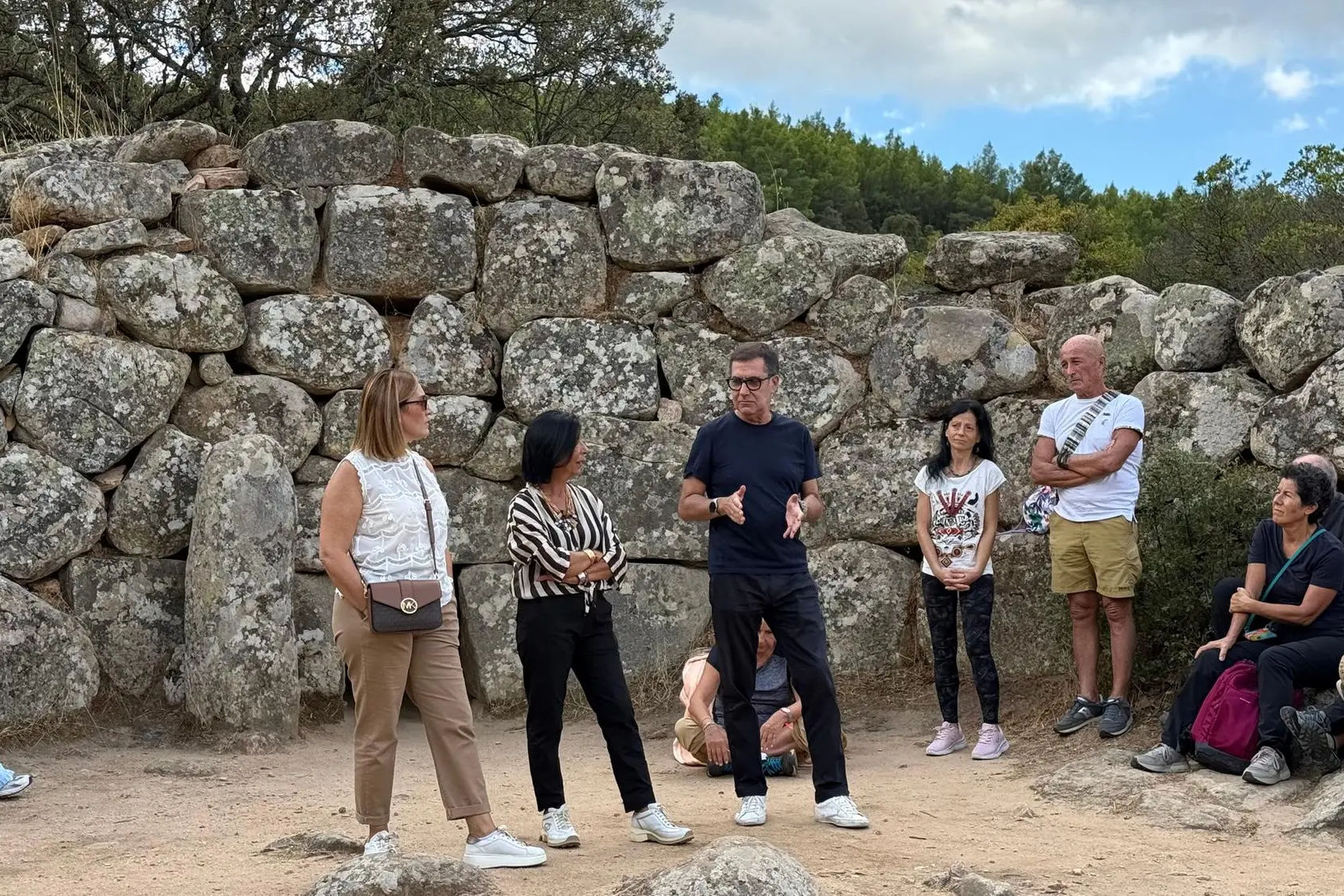 Da sinistra a destra: L’assessora alla Cultura Elisabetta Contini, l’archeologa Patrizia Zuncheddu e il sindaco di Quartucciu Pietro Pisu
