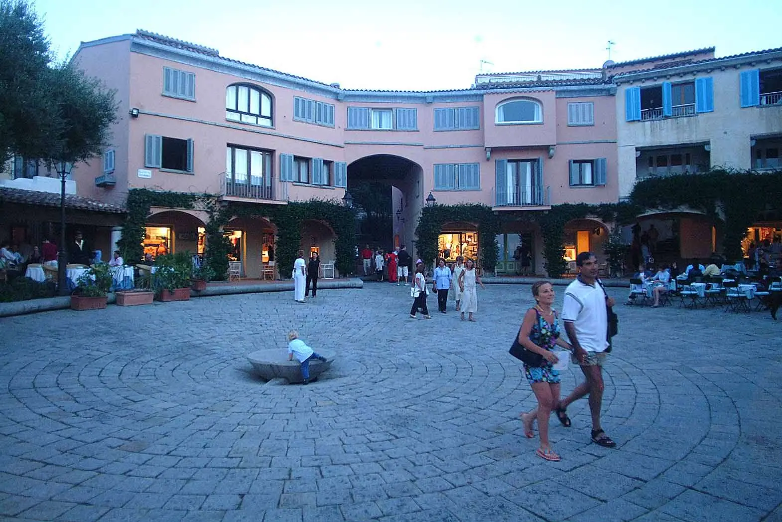 Piazza San Marco a Porto Rotondo, gioiello di granito sardo (Archivio L'Unione Sarda)