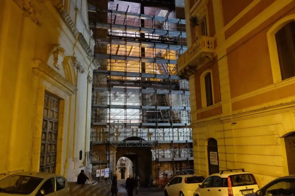 L'impalcatura sulla Torre dell'Elefante