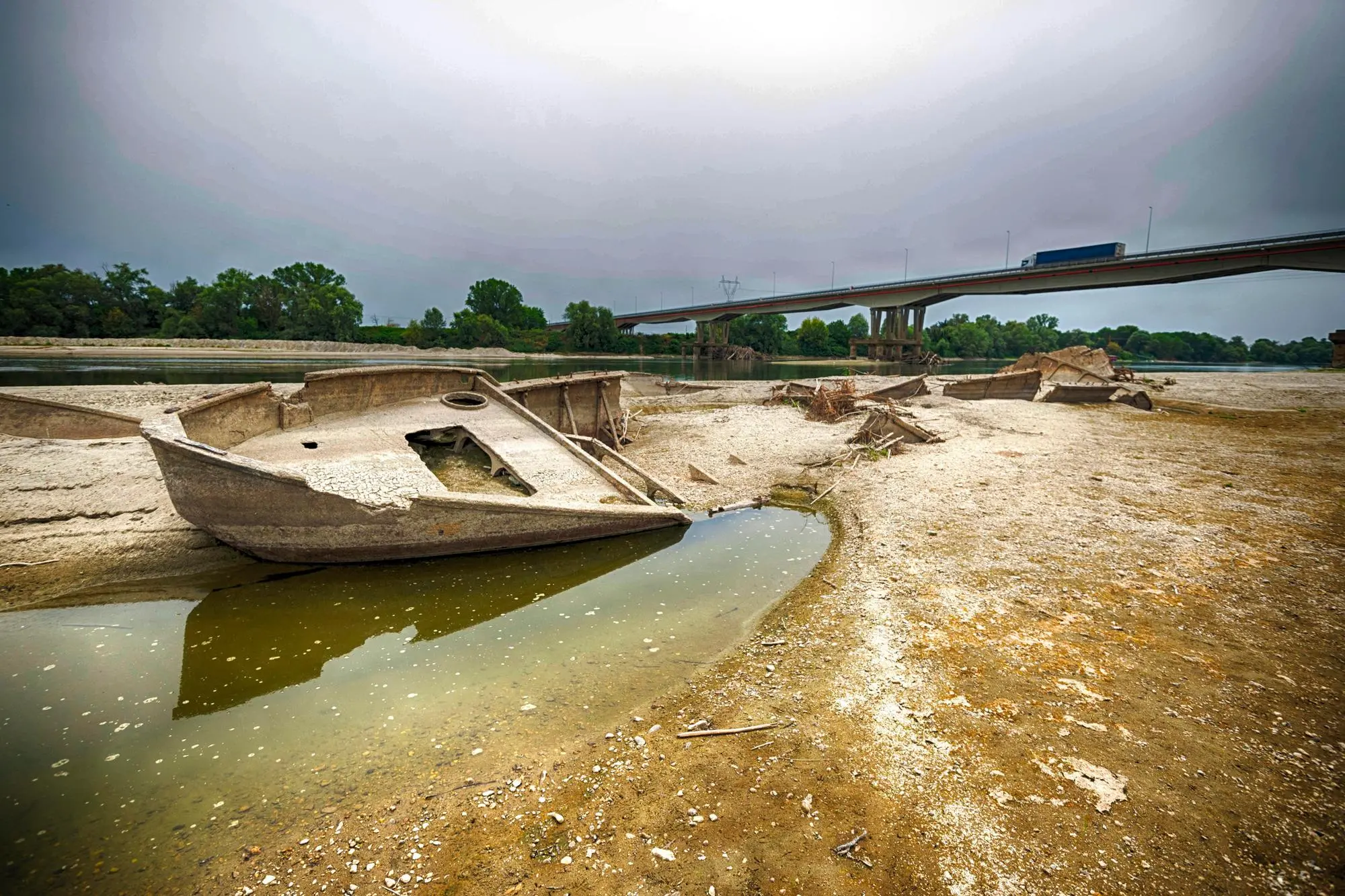 Il letto del fiume Po in secca (Ansa - Ferreri)