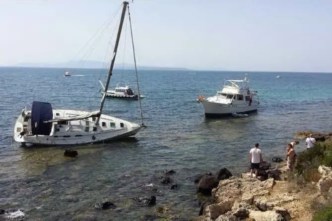 Le barche incagliate nella secca