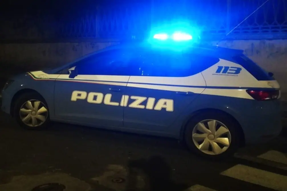 Un'auto della polizia