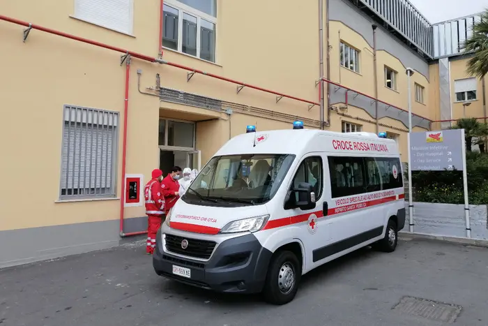L'ospedale di Catania (Ansa)