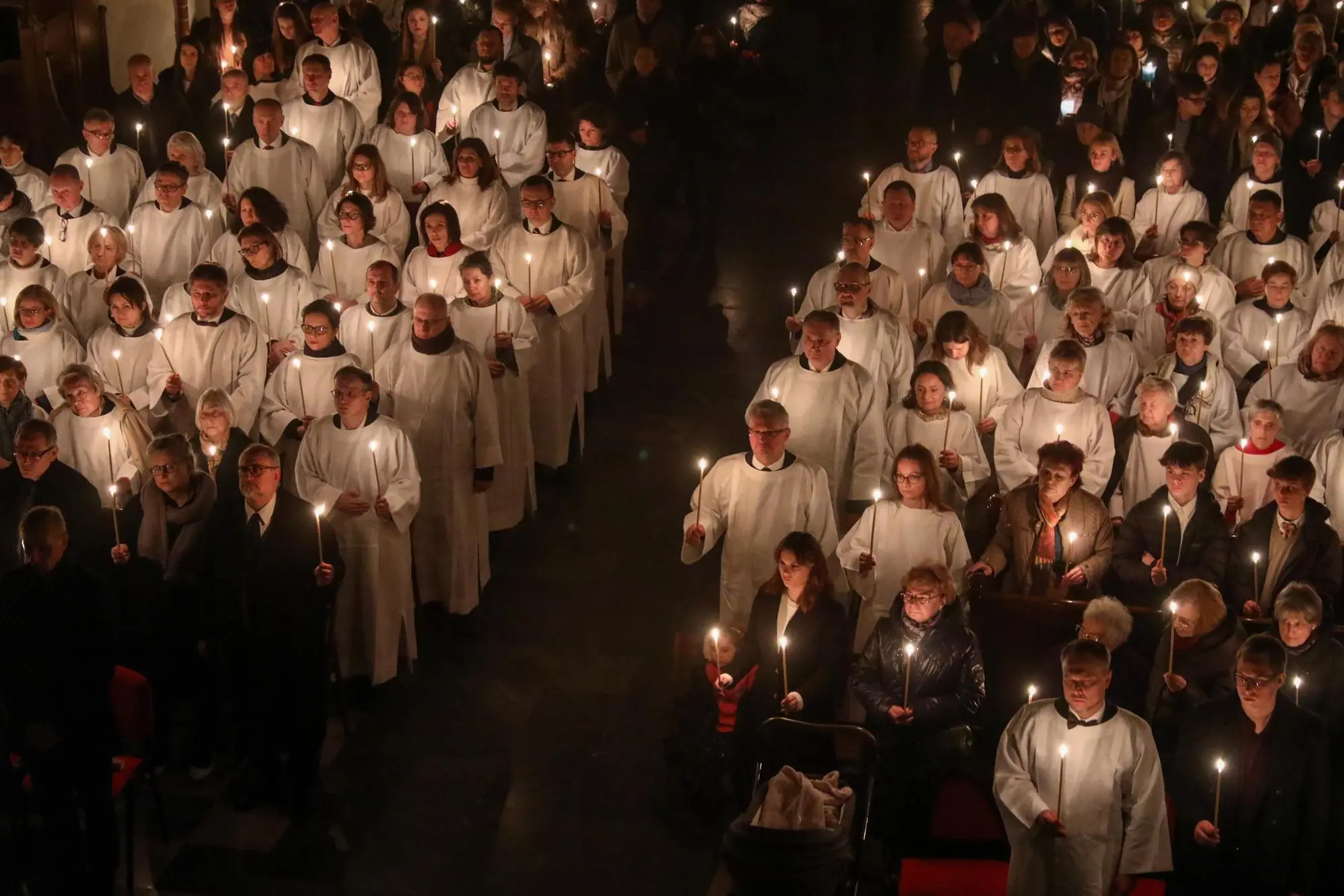 epa10565479 Faithful take part an Easter Vigil at the St John's Archcathedral in Warsaw, Poland, 08 April 2023. Christians commemorate the crucifixion of Jesus Christ. EPA/Tomasz Gzell POLAND OUT