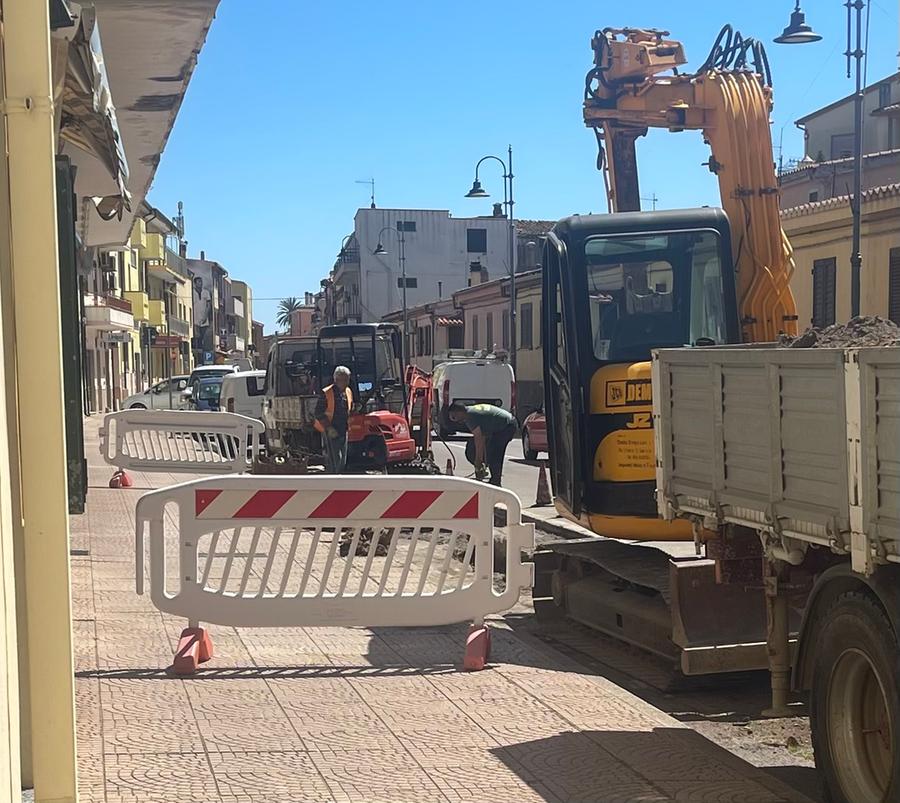 Muravera, via alla rimozione delle radici dei pini in via Roma
