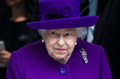 La Regina Elisabetta diserta la corsa ippica di Ascot per la prima volta dall’incoronazione
