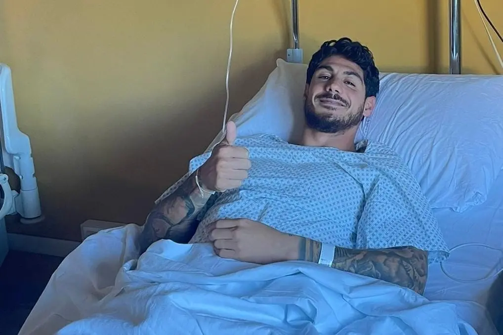 Giuseppe Mastinu dopo l'operazione a un menisco (foto Torres)