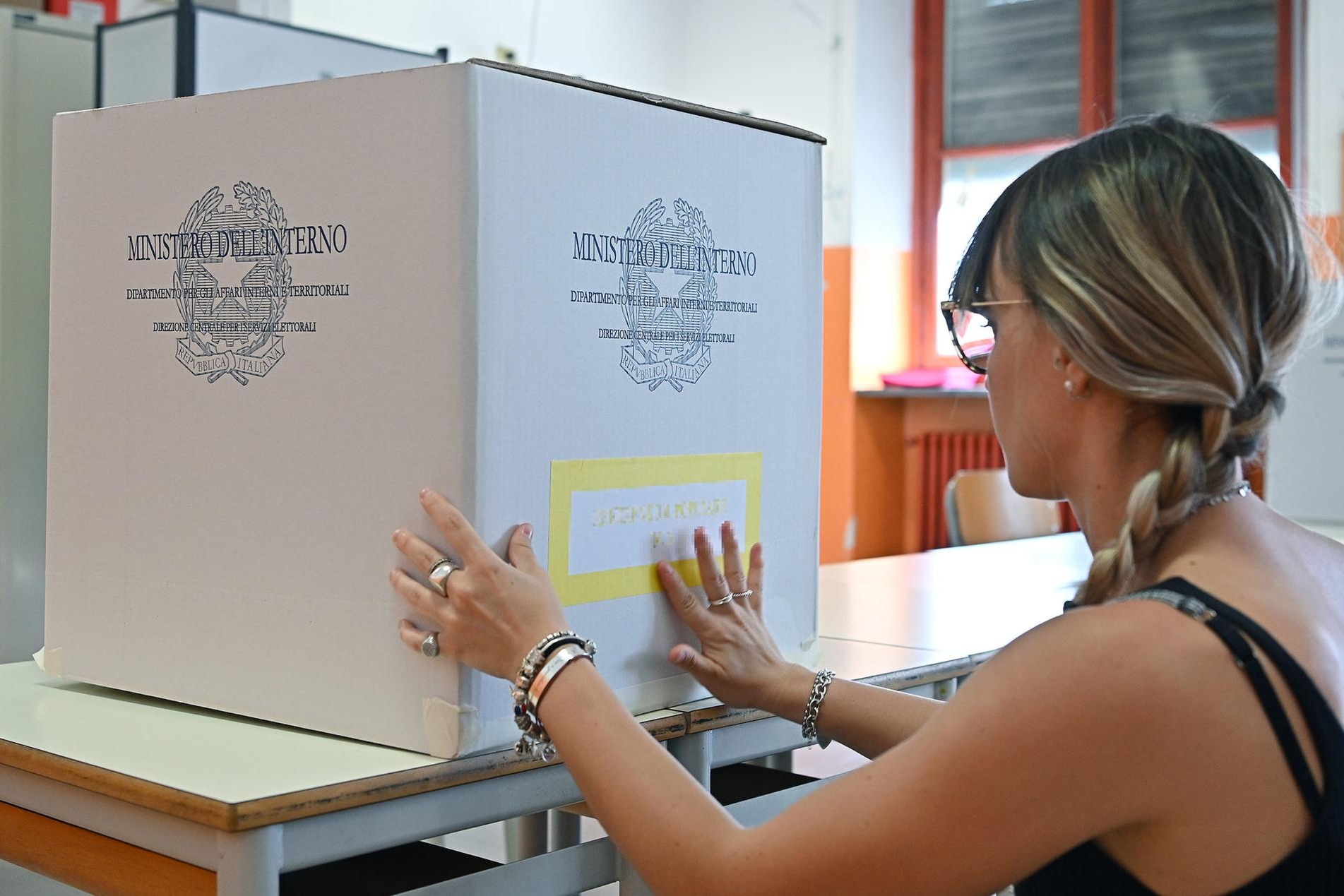 Preparation of a polling station on to vote, tomorrow 12 June, on five referenda regarding justice issues, in Turin, Italy, 11 June 2022. ANSA/ALESSANDRO DI MARCO