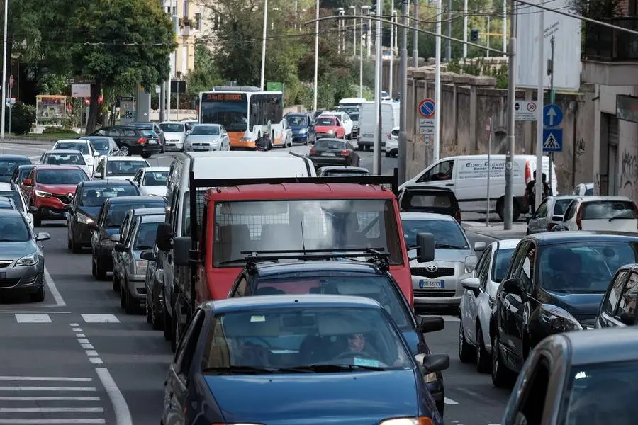 Traffico in via Cadello (archivio)