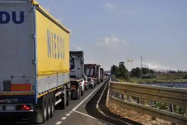 Strada chiusa per un incendio (archivio)