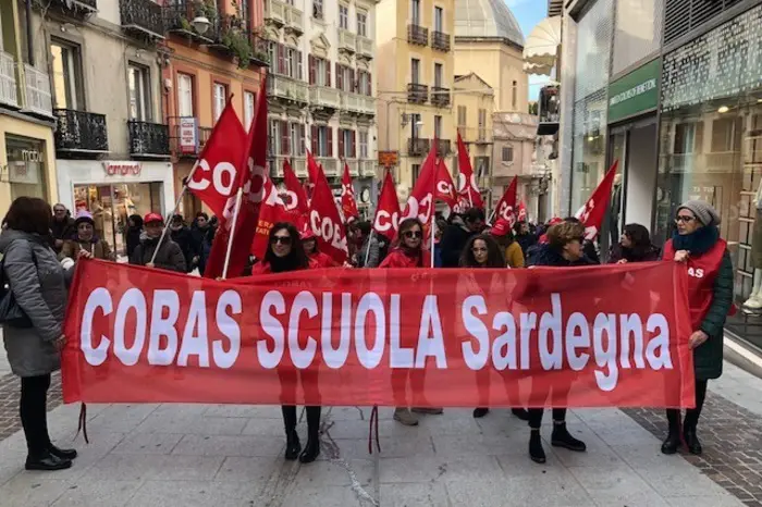 Protesta Cobas a Cagliari (foto Ansa)