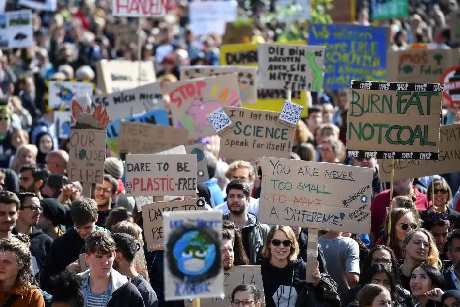 Global climate strike: giovani di tutto il mondo in piazza per l'ambiente