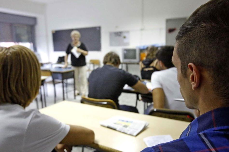Sardegna pronta a tornare tra i banchi: pochi alunni, tanti supplenti e il dramma disabili