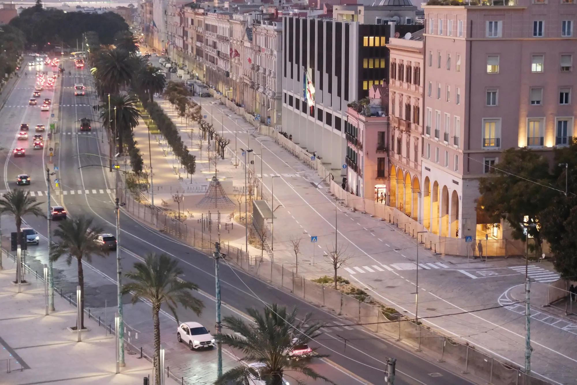 Via Roma a Cagliari con la nuova segnaletica (foto Ungari)