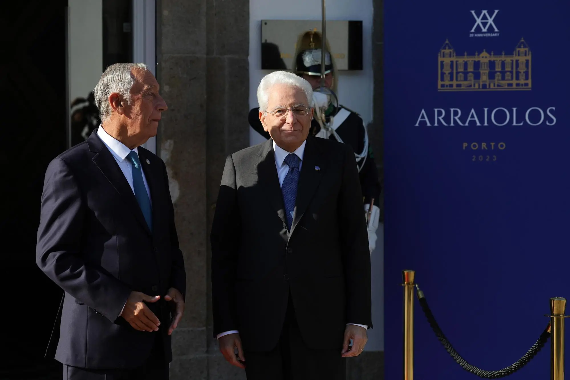 Mattarella in Portogallo con il presidente Marcelo Rebelo de Sousa (Ansa)