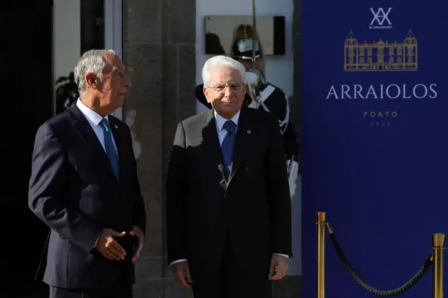 Mattarella in Portogallo con il presidente Marcelo Rebelo de Sousa (Ansa)