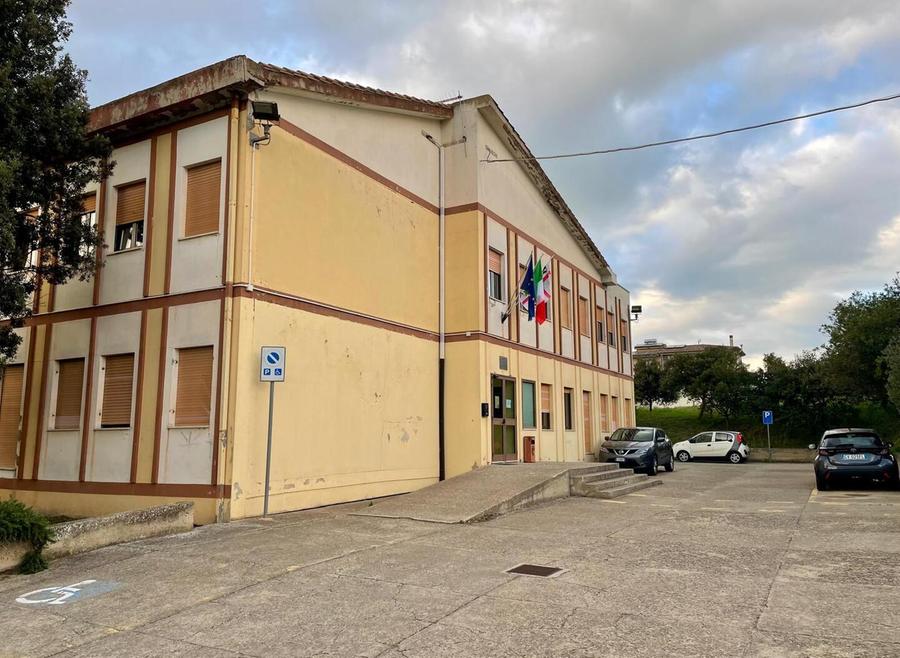 La protesta: «Troppi ritardi per le targhe»