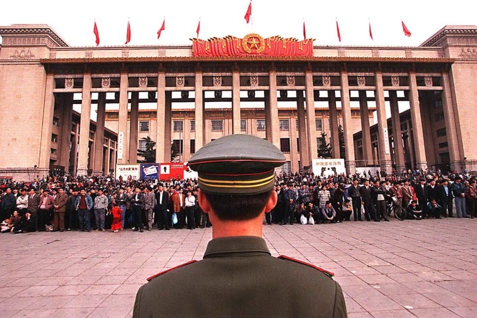 #AccaddeOggi: il 30 maggio del 1989 in piazza Tienanmen viene esposta la statua della "Dea della democrazia" (Ansa)