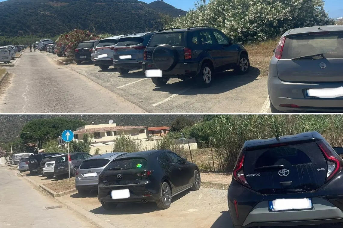 Le auto in sosta a Solanas