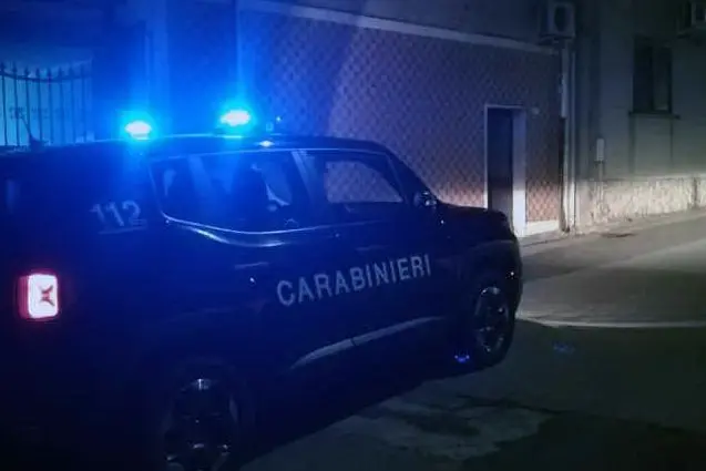 I carabinieri durante il controllo notturno