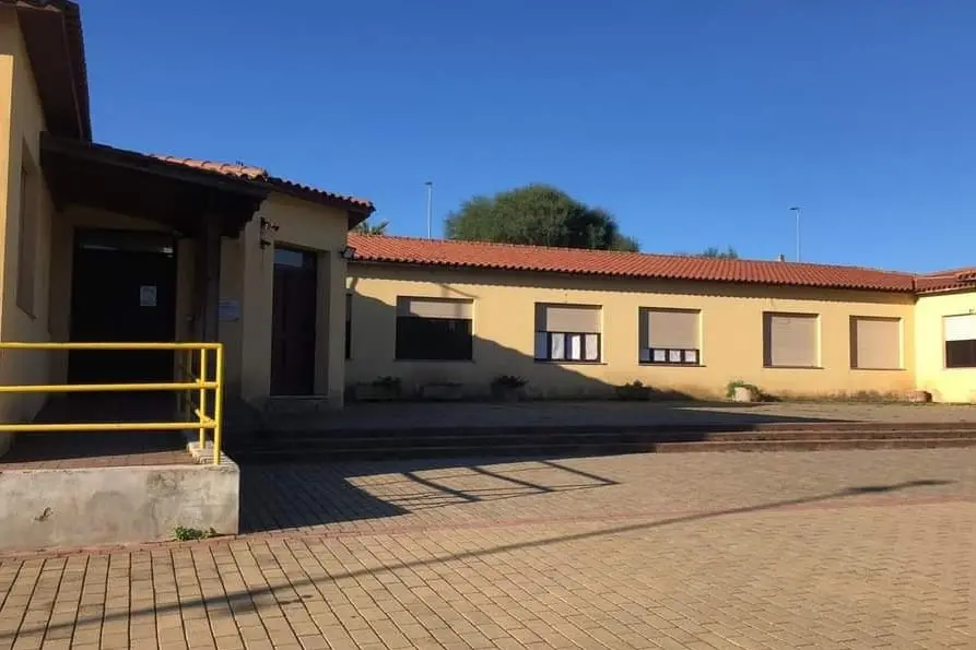 La scuola di Lu Bagnu (Foto Tellini)