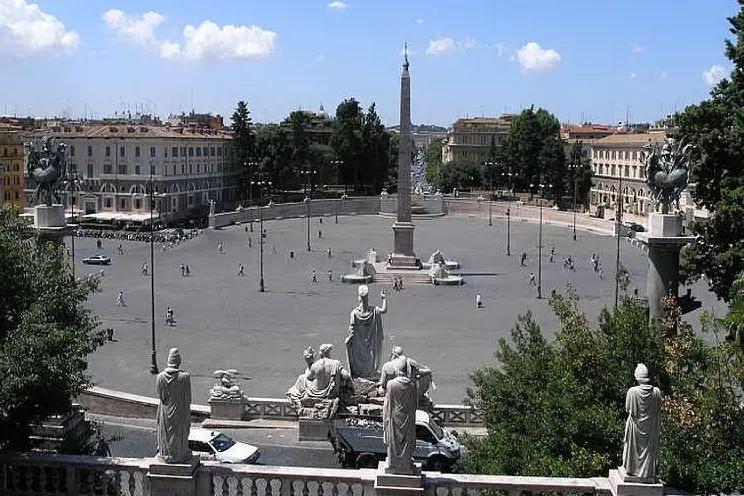 Piazza del Popolo vista dal Pincio (foto Wikipedia)