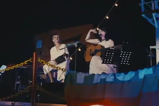 Porto Rubino si apre con Pensa tra musica, mare e parole