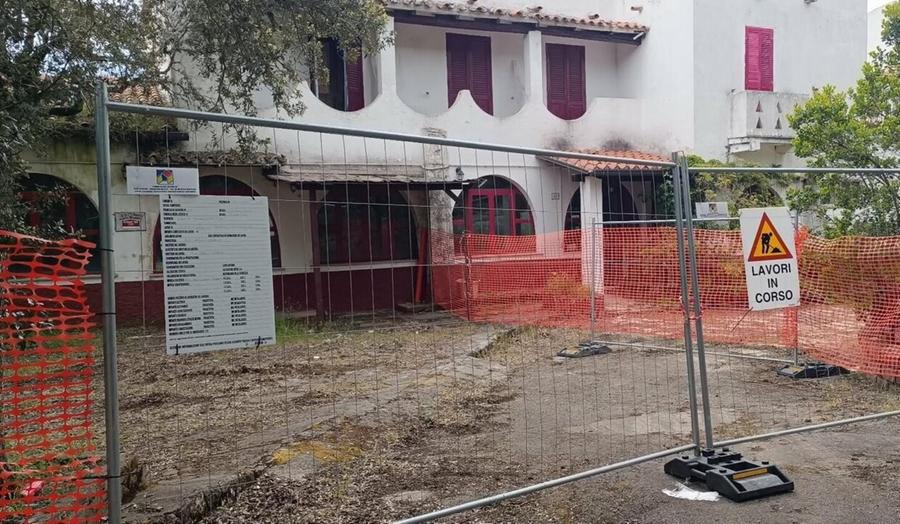 L’hotel Sacchi pronto a rinascere: operai al lavoro