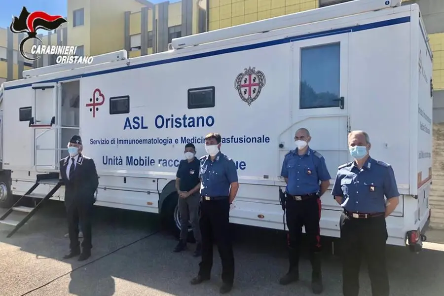 L'utoemoteca ed i carabinieri di Oristano.